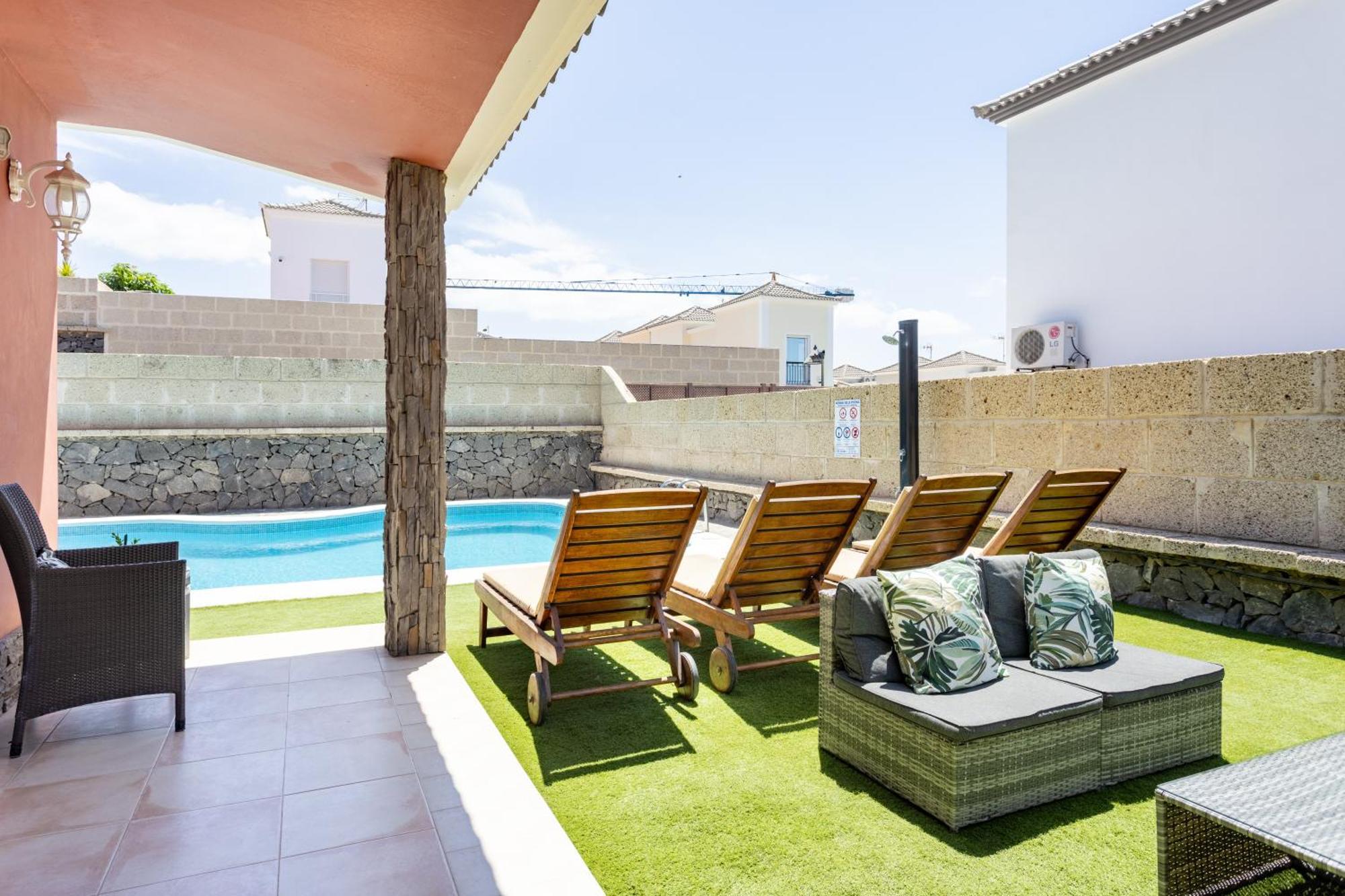 Сasa de vacaciones Chloe Tenerifesummervillas Giant Private Pool 11 Meters Long Costa Adeje (Tenerife)
